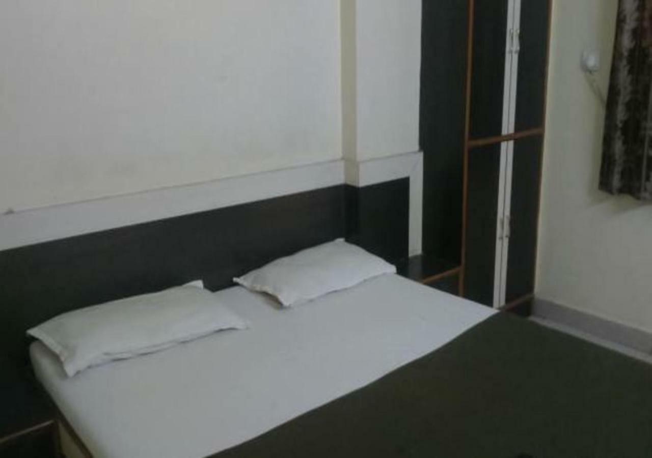 Hotel Sai Ganesh Shirdi Esterno foto